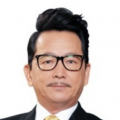 这一消息在国外的推特等社交网络上掀起讨论风潮 梁朝伟日本宣传《一代宗师》 王家卫现场爆料 2013-05-31 中国香港影星梁朝伟与导演王家卫5月30日亮相日本东京，为影片《一代宗师》宣传造势。